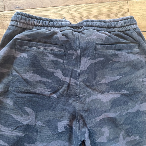 Athleta Farallon Jogger Camo size 6 - Picture 6 of 6